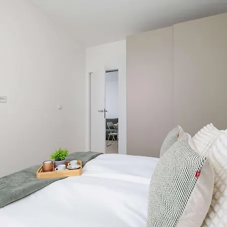 Saska Cozy Parking By Renters